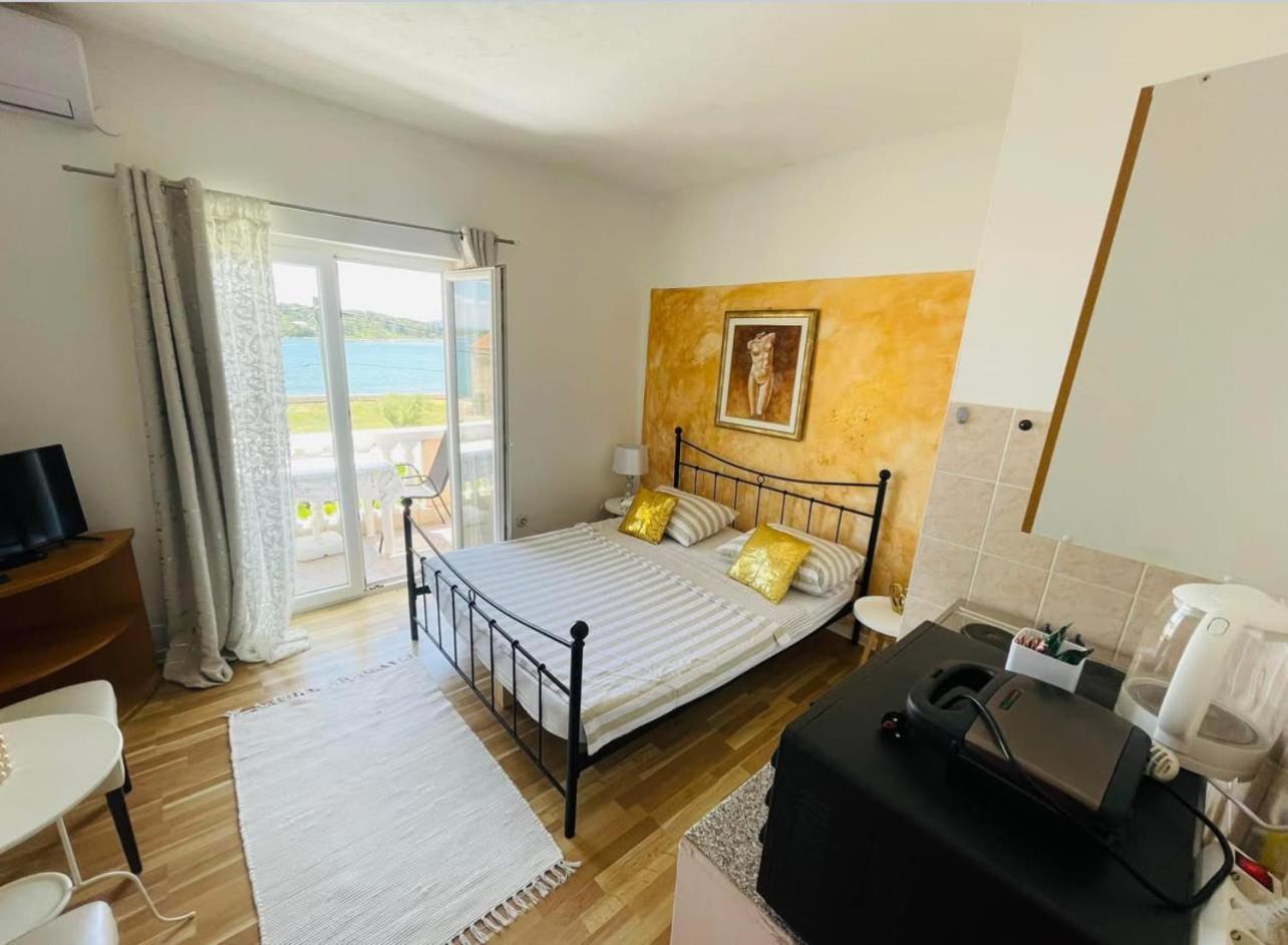 Apartments Esperanza Pasman Luaran gambar
