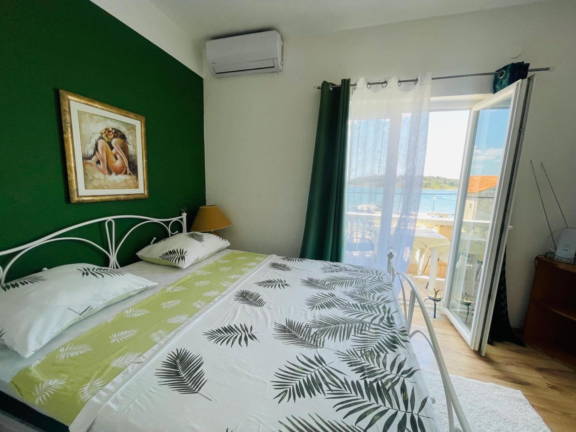 Apartments Esperanza Pasman Luaran gambar